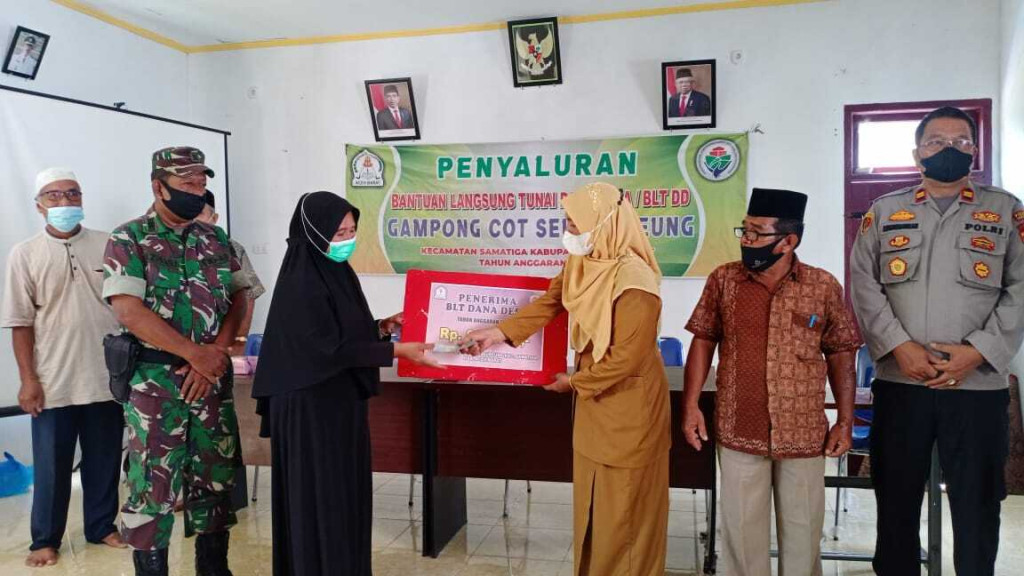 Penyaluran BLT oleh Pihak Kecamatan